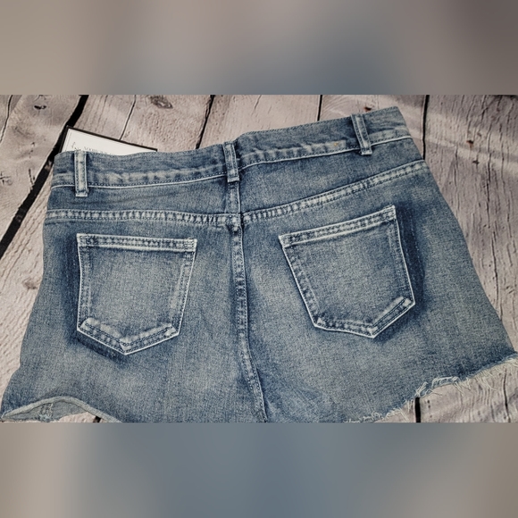 Shorts - Picture 4 of 5